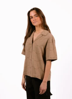 Olaf Hussein WMN Open Collar Shirt SS Brown -Samsoe Samsoe Shop image 110