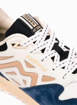 Karhu Legacy 96 True Navy / Irish Cream