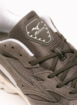 Mizuno Wave Rider 10 Snow Magnet / Quiet Shade / Pristine -Samsoe Samsoe Shop image 2652